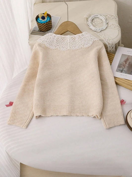 cardigan maille nude à grand col dentelle guipure et nœuds vichy rouge