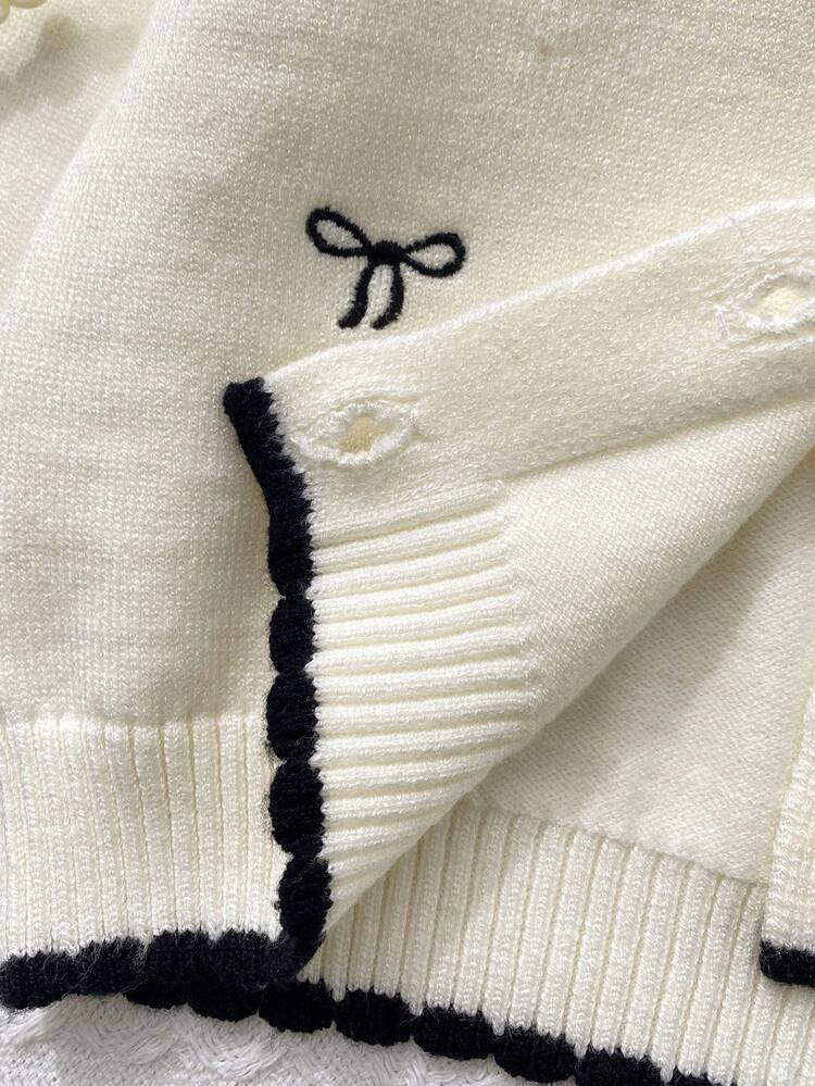 Cardigan Chic "Élégance Romantique" – Blanc Cassé & Nœuds Noirs