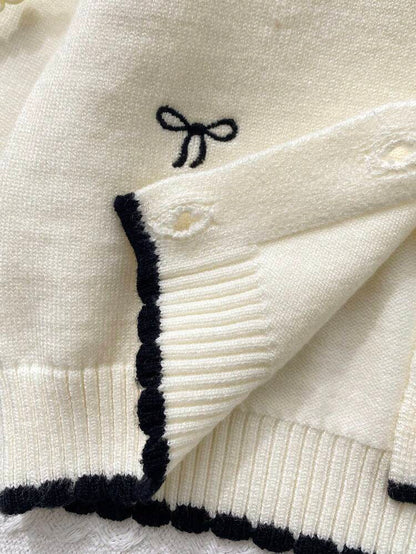 Cardigan Chic "Élégance Romantique" – Blanc Cassé & Nœuds Noirs